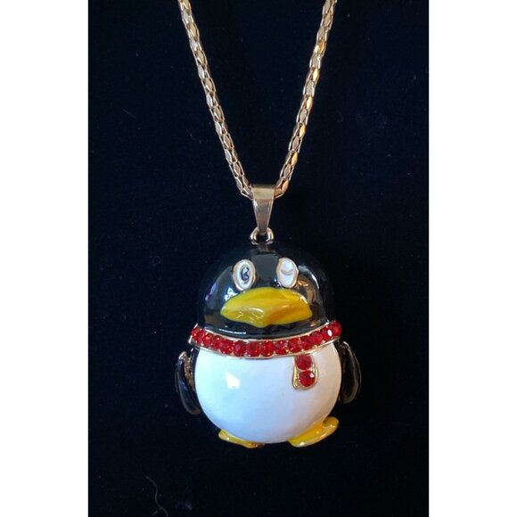 Betsey Johnson Winking Penguin With Crystal Scarf Necklace NEW 28” Chain - Picture 2 of 5